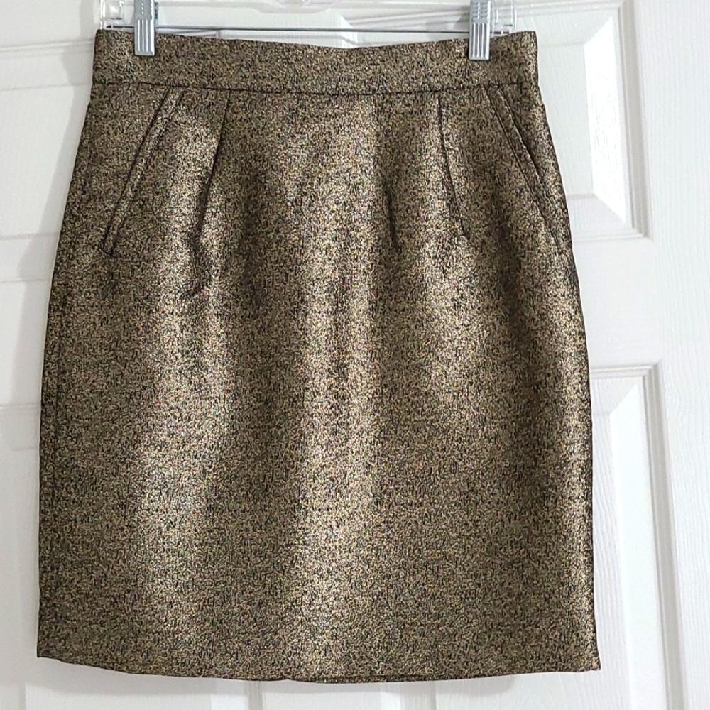 H&M skirt with pockets.